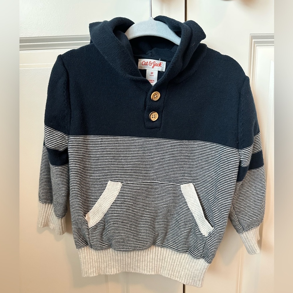 Boys 2T cat and jack sweater like new